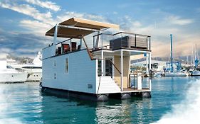 Floating House Adela